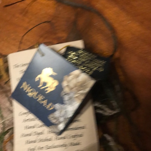 Niquea.D silk and fiber scarf/wrap - Picture 4 of 9